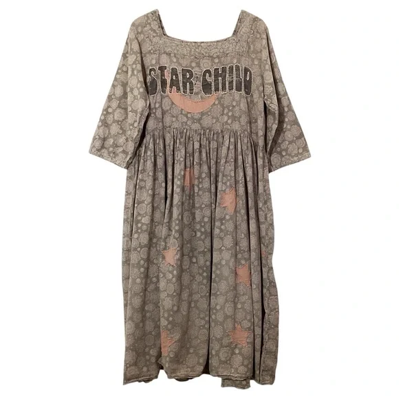 MAGNOLIA PEARL O/S Star Child Gloria Dress Distressed Appliqué Lagenlook Dresses